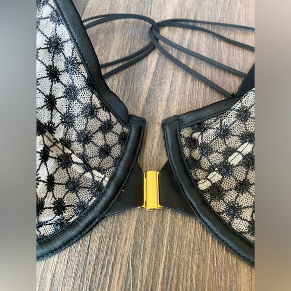 Victoria’s Secret Unlined Front-Clasp Bra - Picture 5 of 12